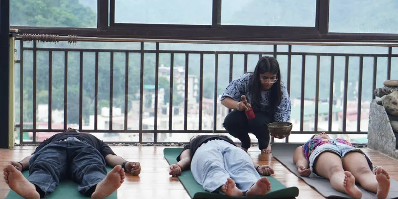 1st 10 Mins | Arrival & Settle