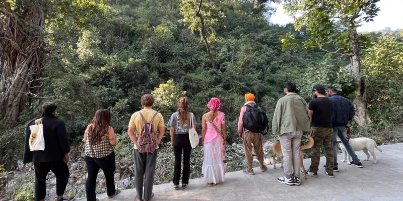 Arrival at Sangrachna Commune