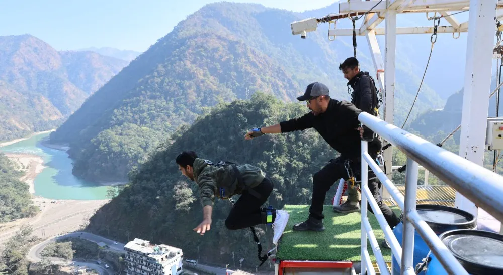 Thrivia Bungee Jumping Experience - 117 Meters