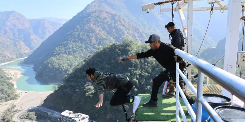 Gear up, Queue & Jump