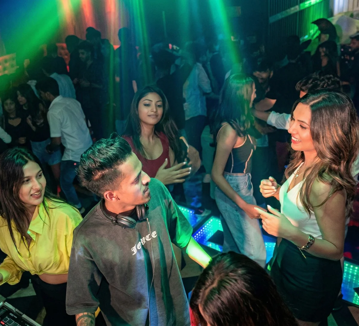 Live DJ set by Runal