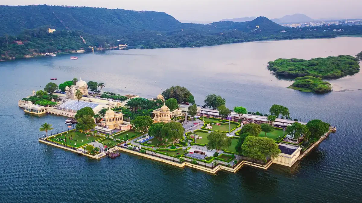 Trip To Udaipur: The City of Lake XMAS & NY Special