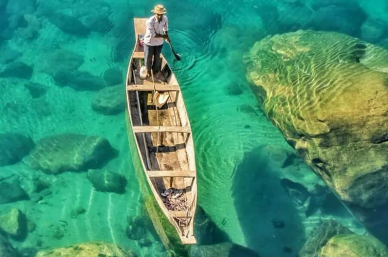 Dawki’s crystal-clear Umngot River