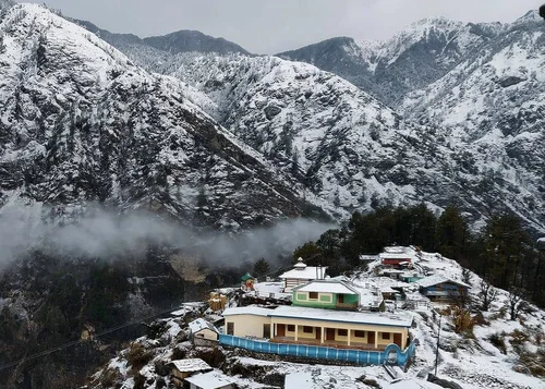 Descend from Kotgaon/ Juda ka Talaab Camp to Sankri Village and then to Dehradun